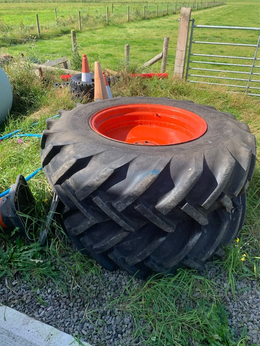 Tyres and rims for fordson major - Image 2