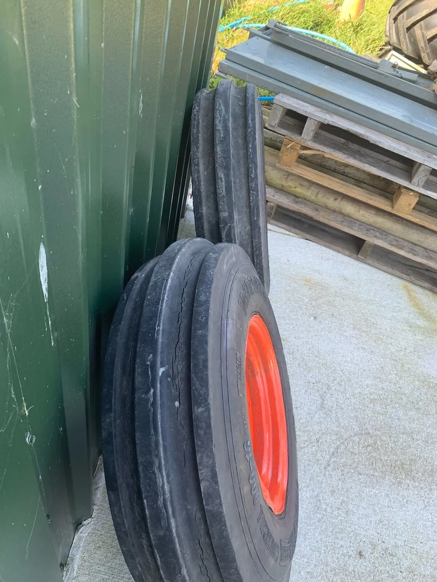 Tyres and rims for fordson major - Image 3