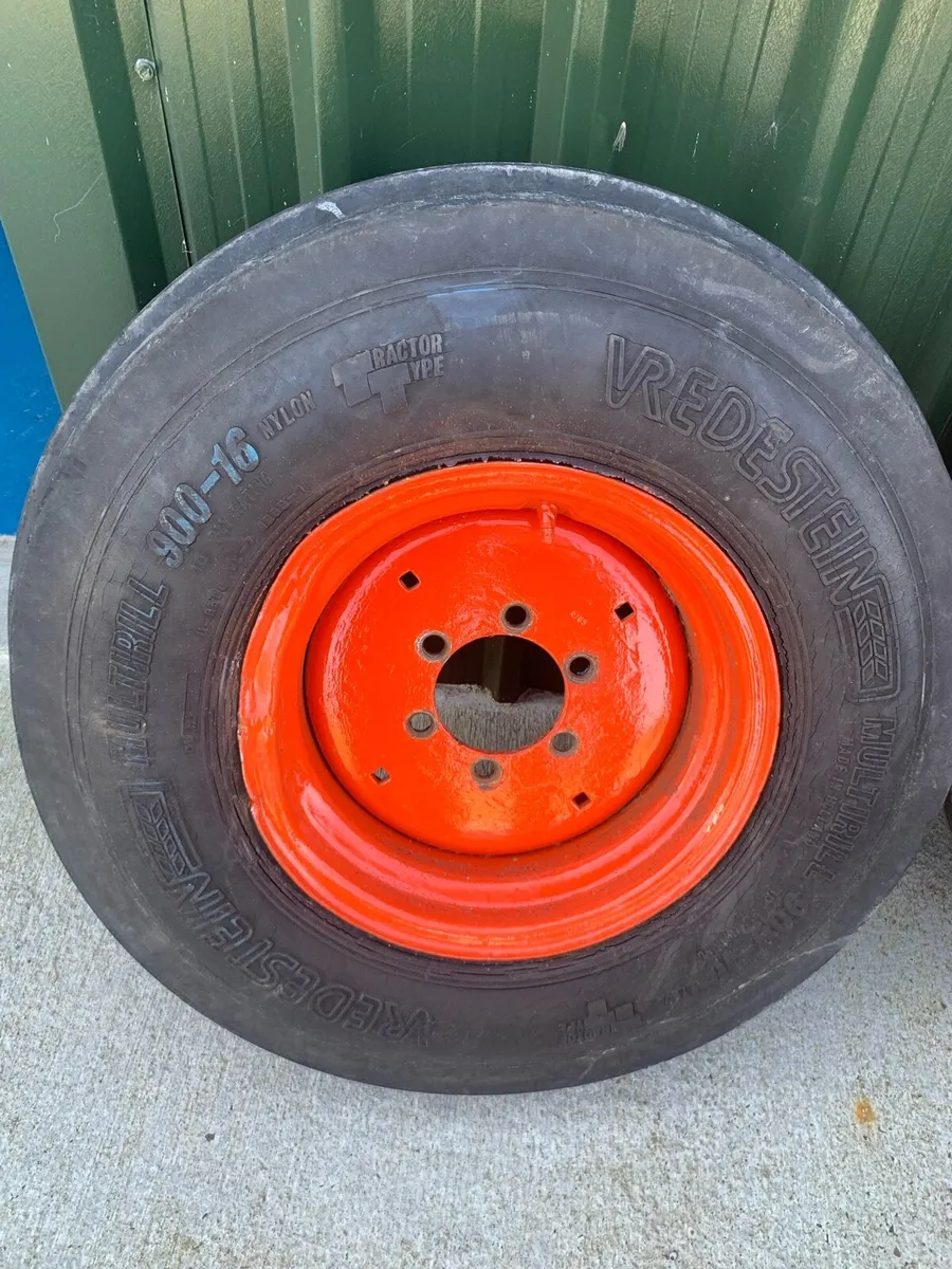 Tyres and rims for fordson major - Image 4
