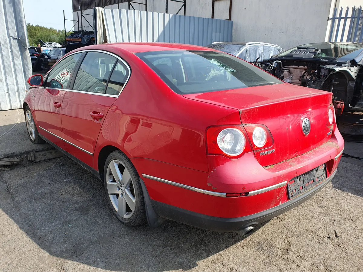 10 VOLKSWAGEN PASSAT  1.6 TDI (CAY) FOR BREAKING - Image 4