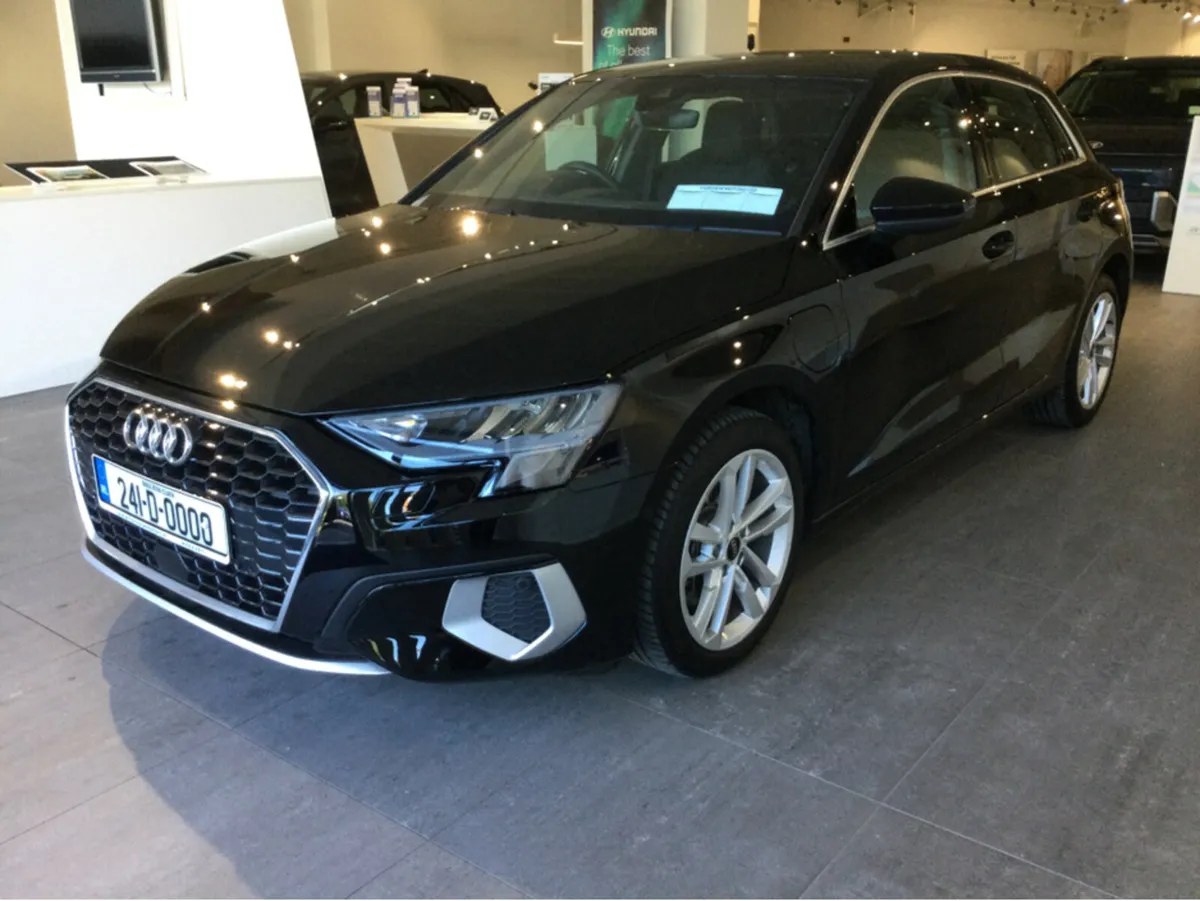 Audi A3 TFSI E SPORT ** PLUG IN HYBRID ** - Image 3