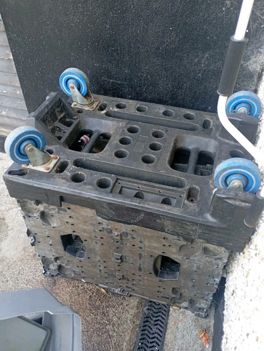 Trolleys - Image 1