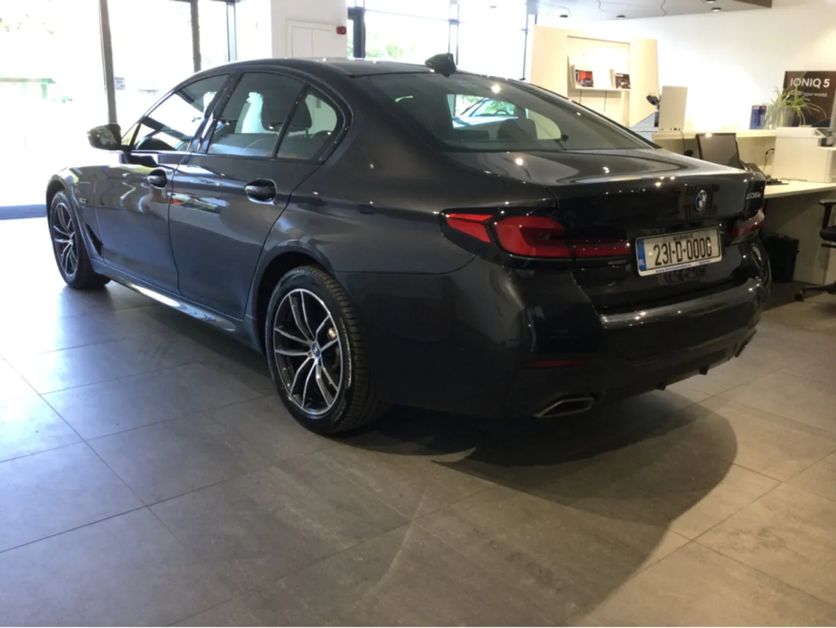 BMW 5-Series 530e M SPORT ** Very Low kms ** BMW S - Image 3