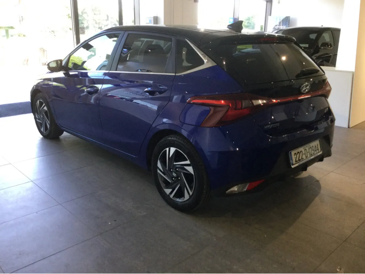 Hyundai i20 DELUXE 2 TONE - 1 Owner - Warranty & A - Image 3
