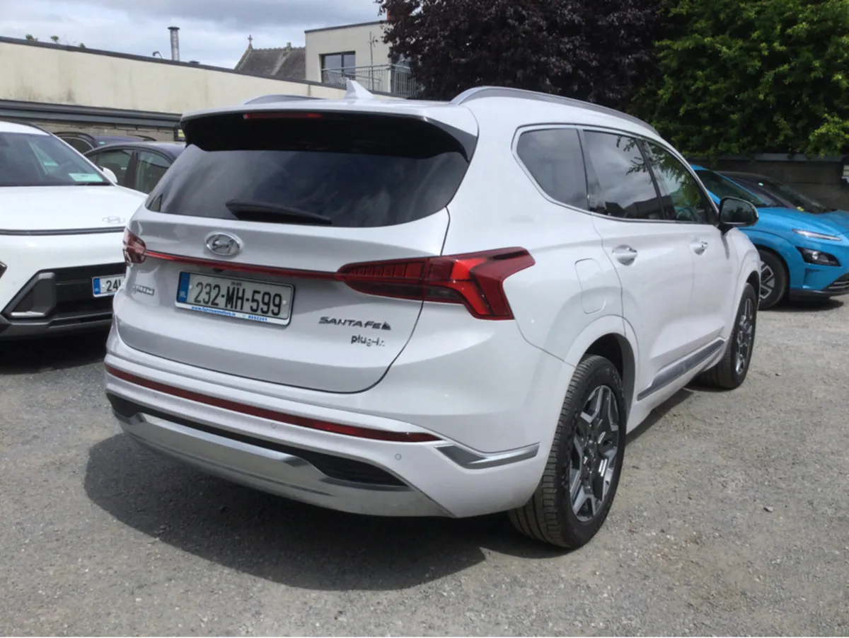 Hyundai Santa Fe PREMIUM PLUG IN HYBRID - 4 Wheel - Image 2