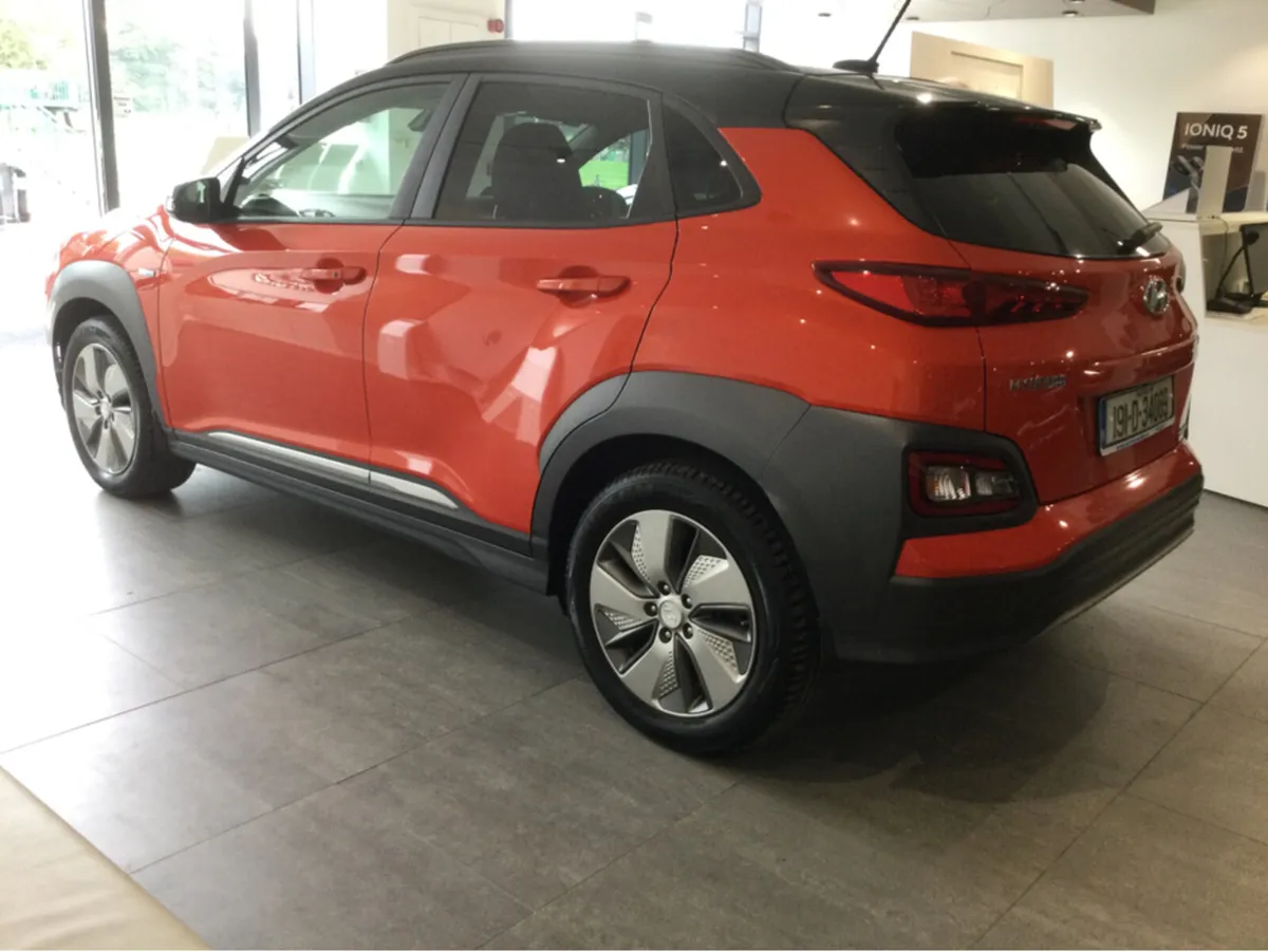 Hyundai KONA PREMIUM  EV 64KW ** ONLY 33K KMS ** L - Image 4