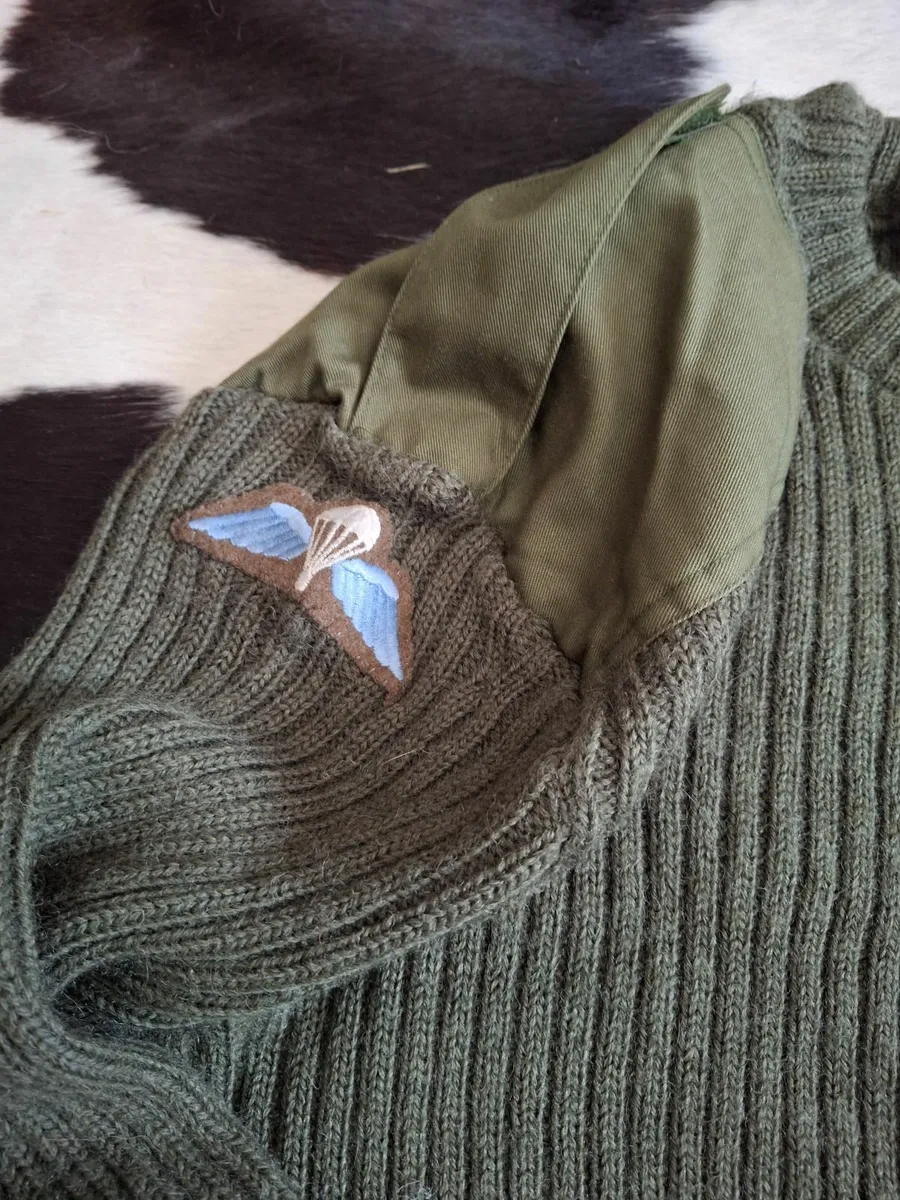 VINTAGE  ARMY JUMPER - Image 3