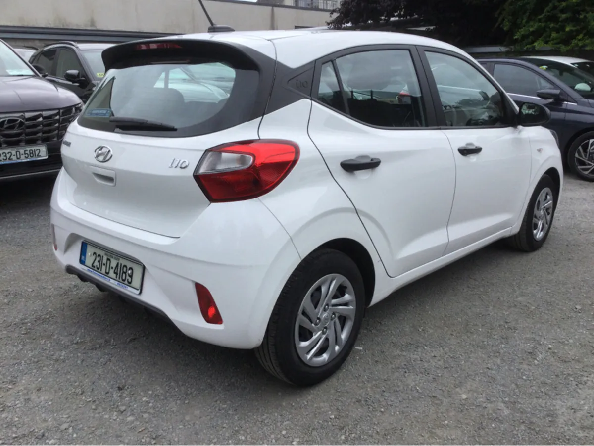 Hyundai i10 CLASSIC 5DR - Only 21,000 Km - Warrant - Image 3