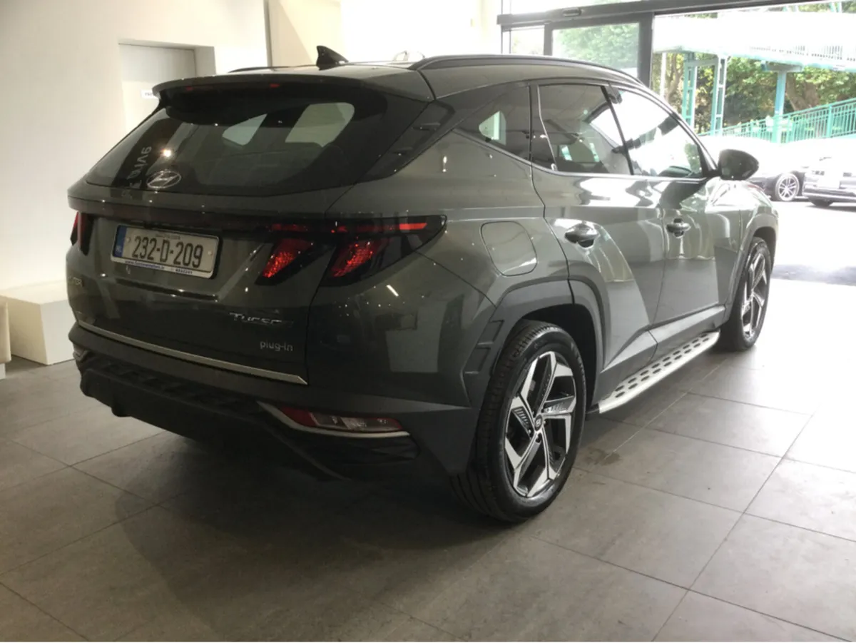 Hyundai Tucson EXECUTIVE 4WD ** PLUG IN HYBRID ** - Image 2