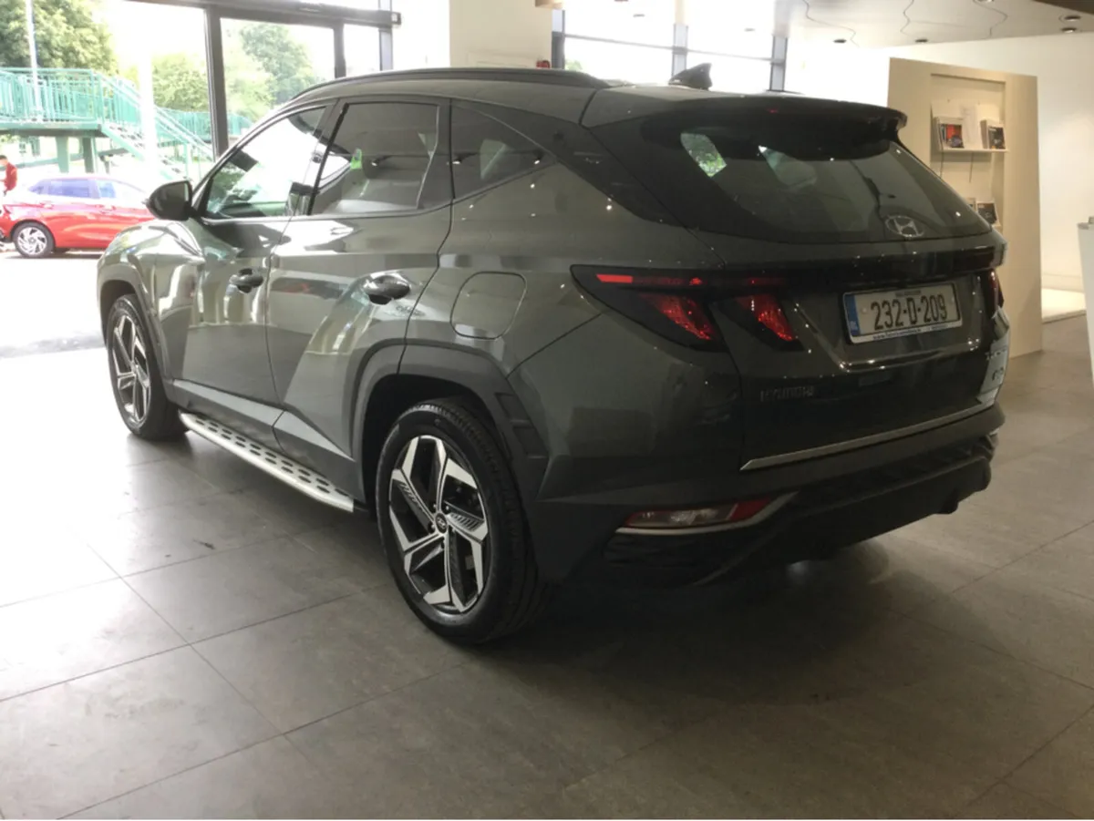 Hyundai Tucson EXECUTIVE 4WD ** PLUG IN HYBRID ** - Image 3