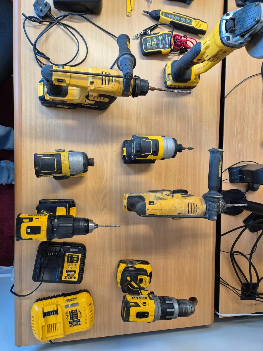 DeWalt/Makita drills with batteries + tool bags - Image 1