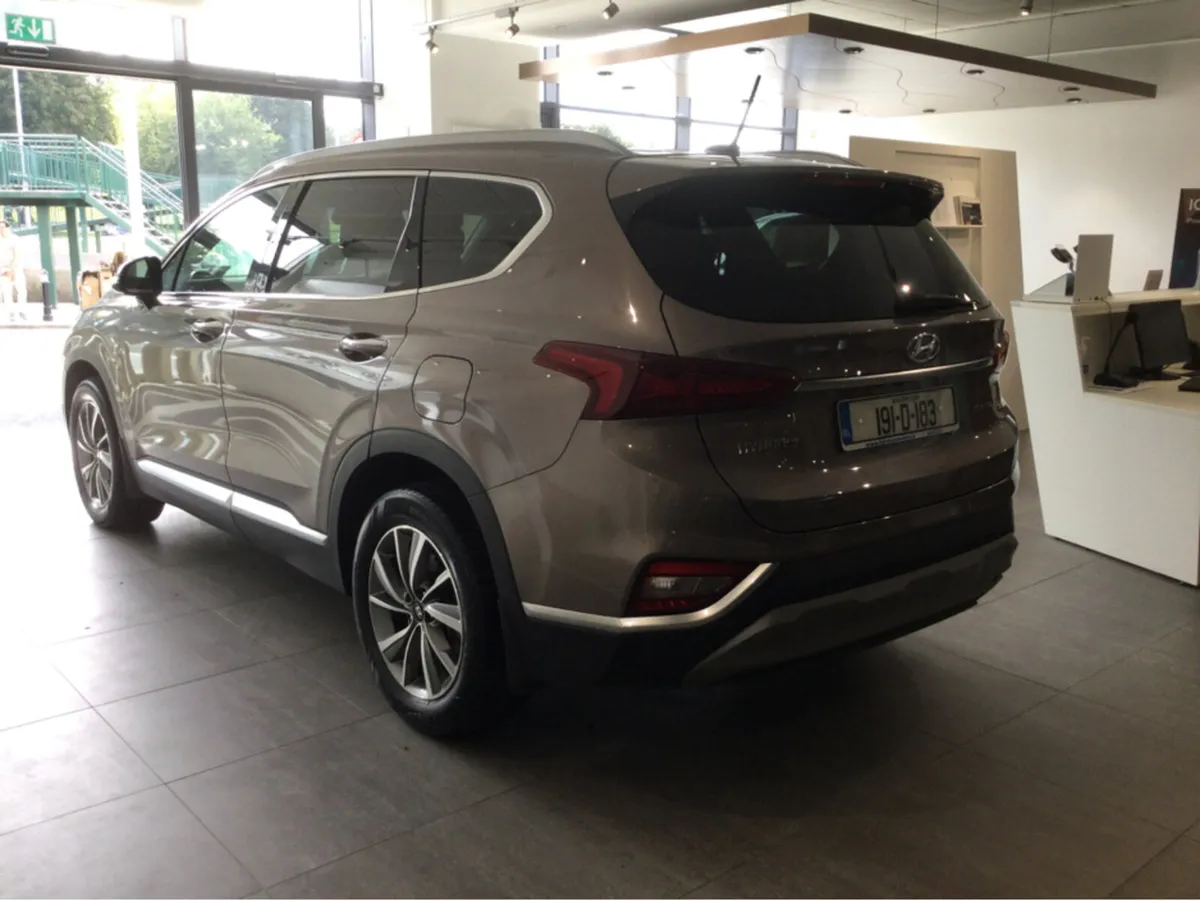 Hyundai Santa Fe 2WD EXECUTIVE PLUS - 7 Seats - Lo - Image 3