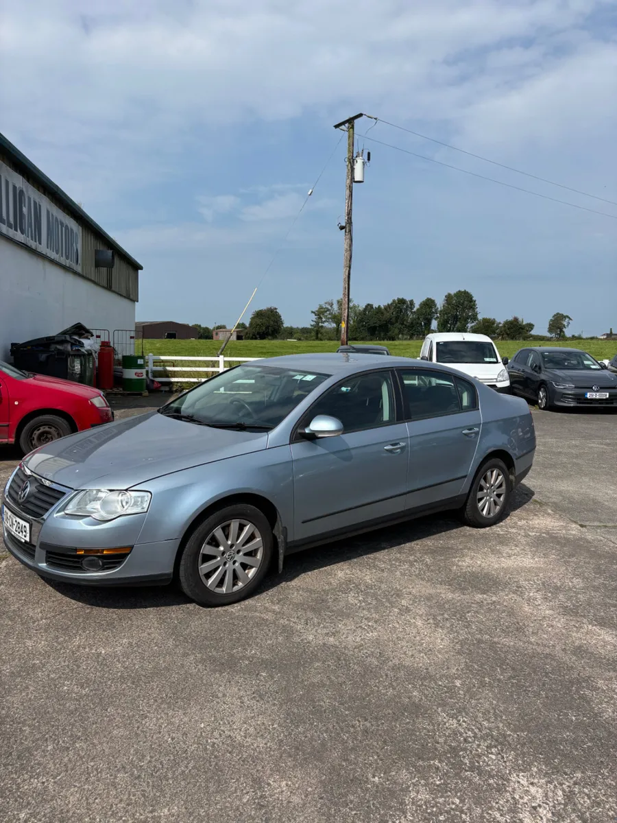 Volkswagen Passat 2008 - Image 2