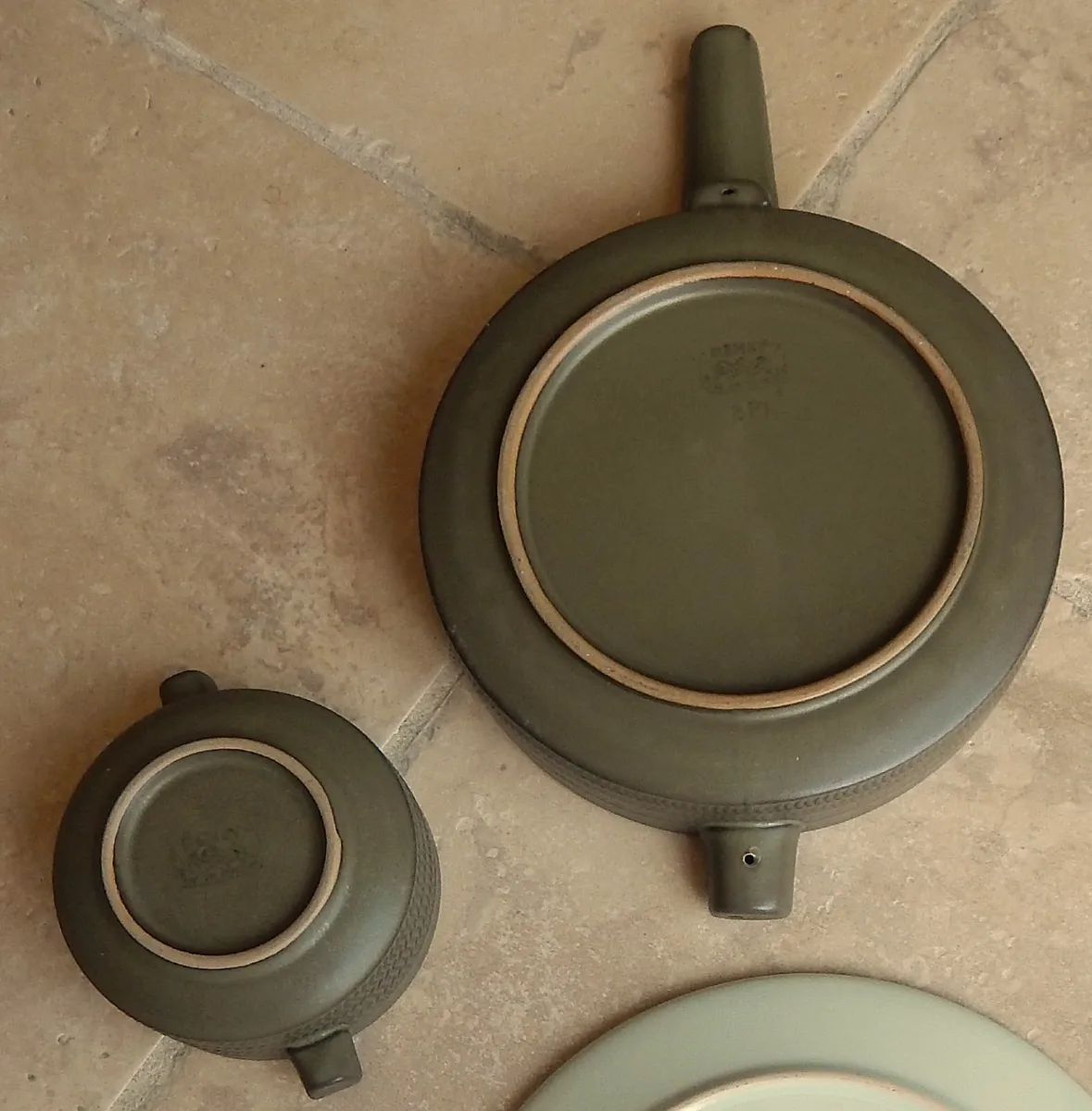 38 Pieces Vintage Denby Camelot Chevon Earthenware - Image 4