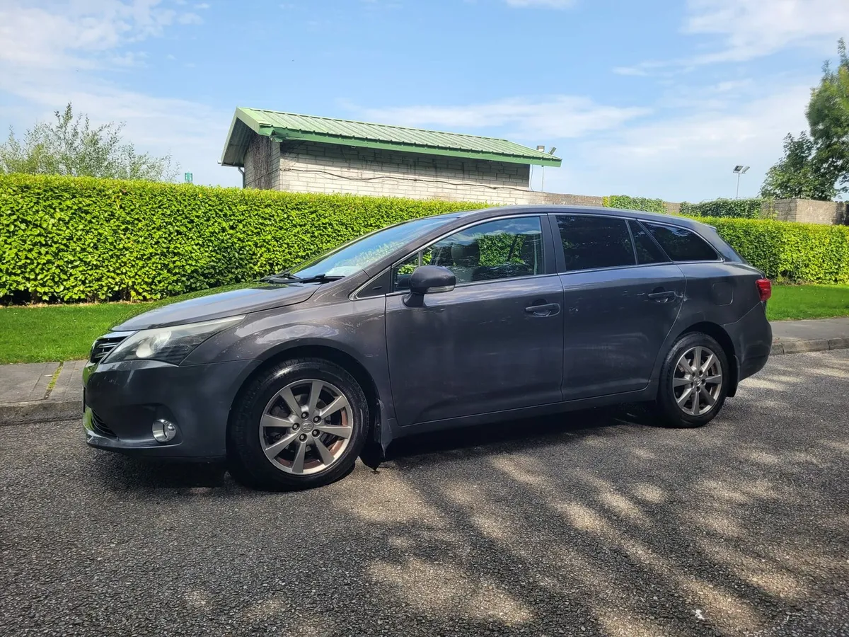 131 TOYOTA AVENSIS 2.0 D4D TOP SPEC NCT BOOKED. - Image 2