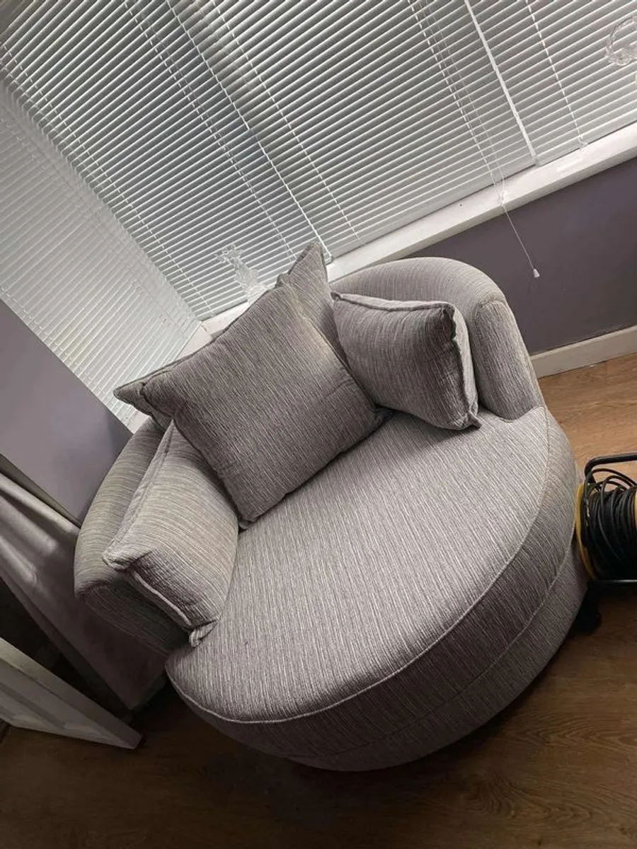 Dfs Brayton 3 Piece Suite - Image 1