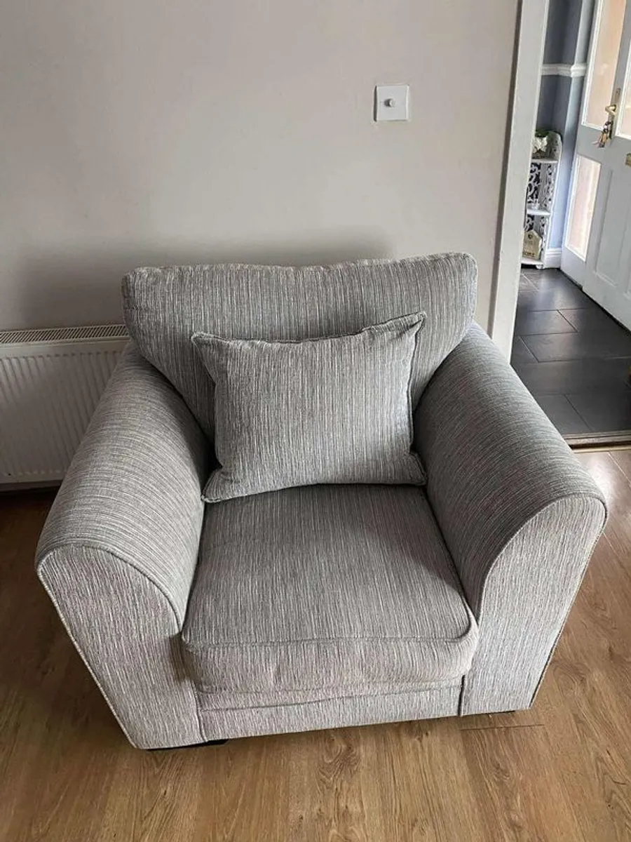 Dfs Brayton 3 Piece Suite - Image 2