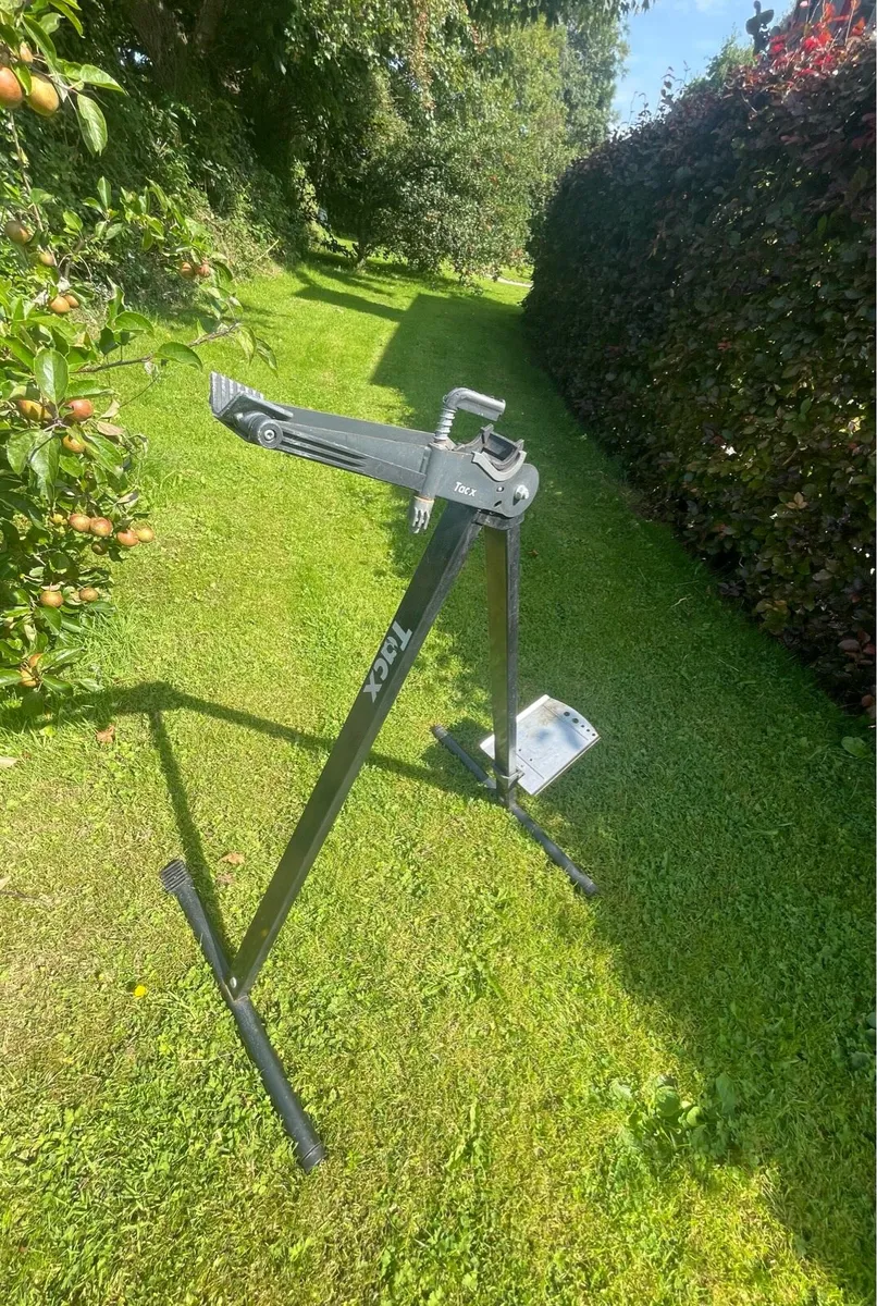 Bike repair stand - Image 3
