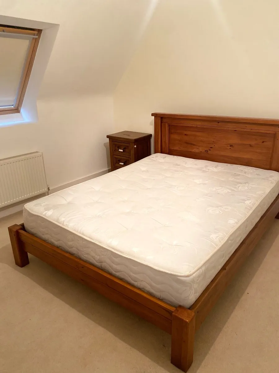 Bed and lockers - Image 4