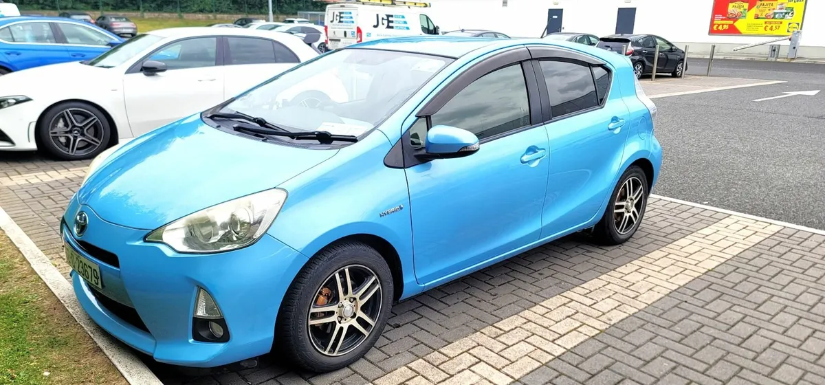 Toyota Aqua 2013 - Image 2