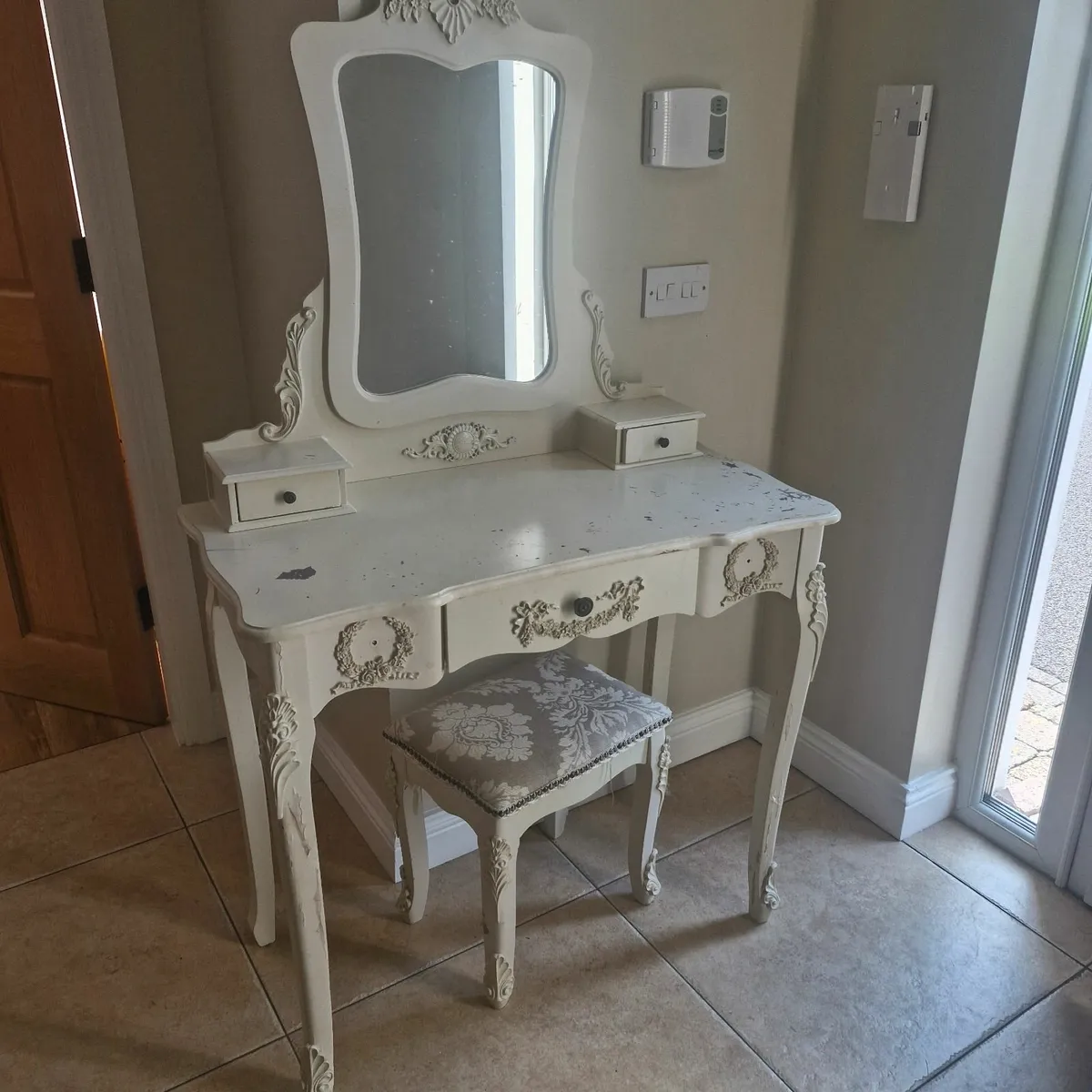 Dressing table