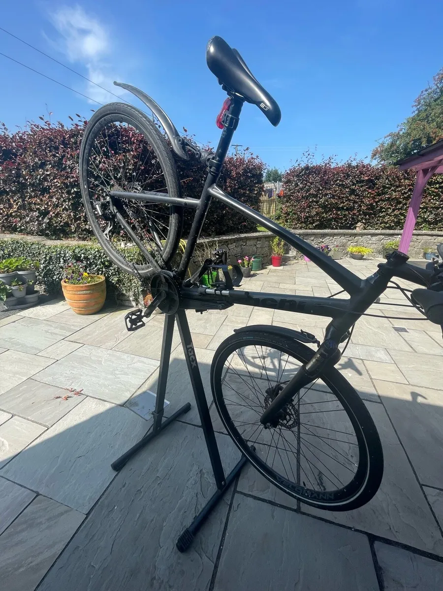 Bike repair stand - Image 1