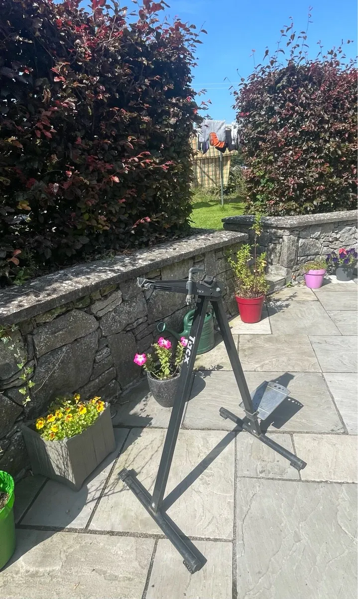 Bike repair stand - Image 2