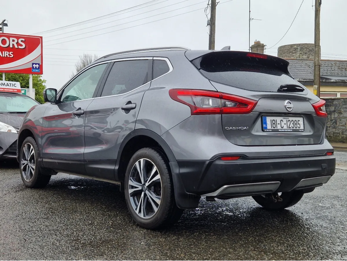 Nissan Qashqai 1.5 DSL SV PREMIUM SS PART LEA 4DR - Image 4