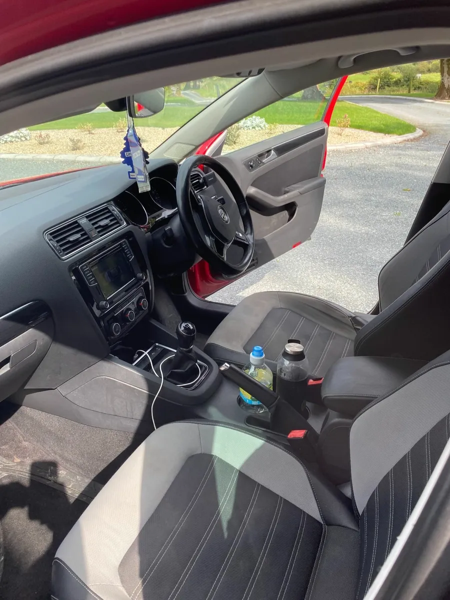 Volkswagen Jetta 2017 - Image 3