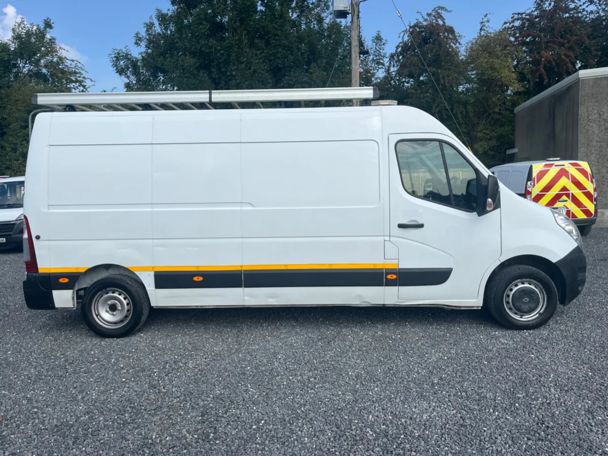 Renault Master 2.3L w/Roof Rack & Ladder - Image 2