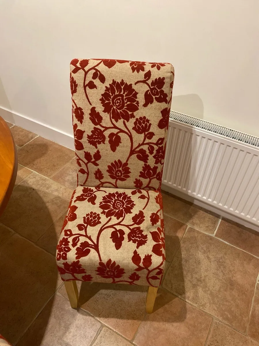 Kitchen table and chairs - Image 2