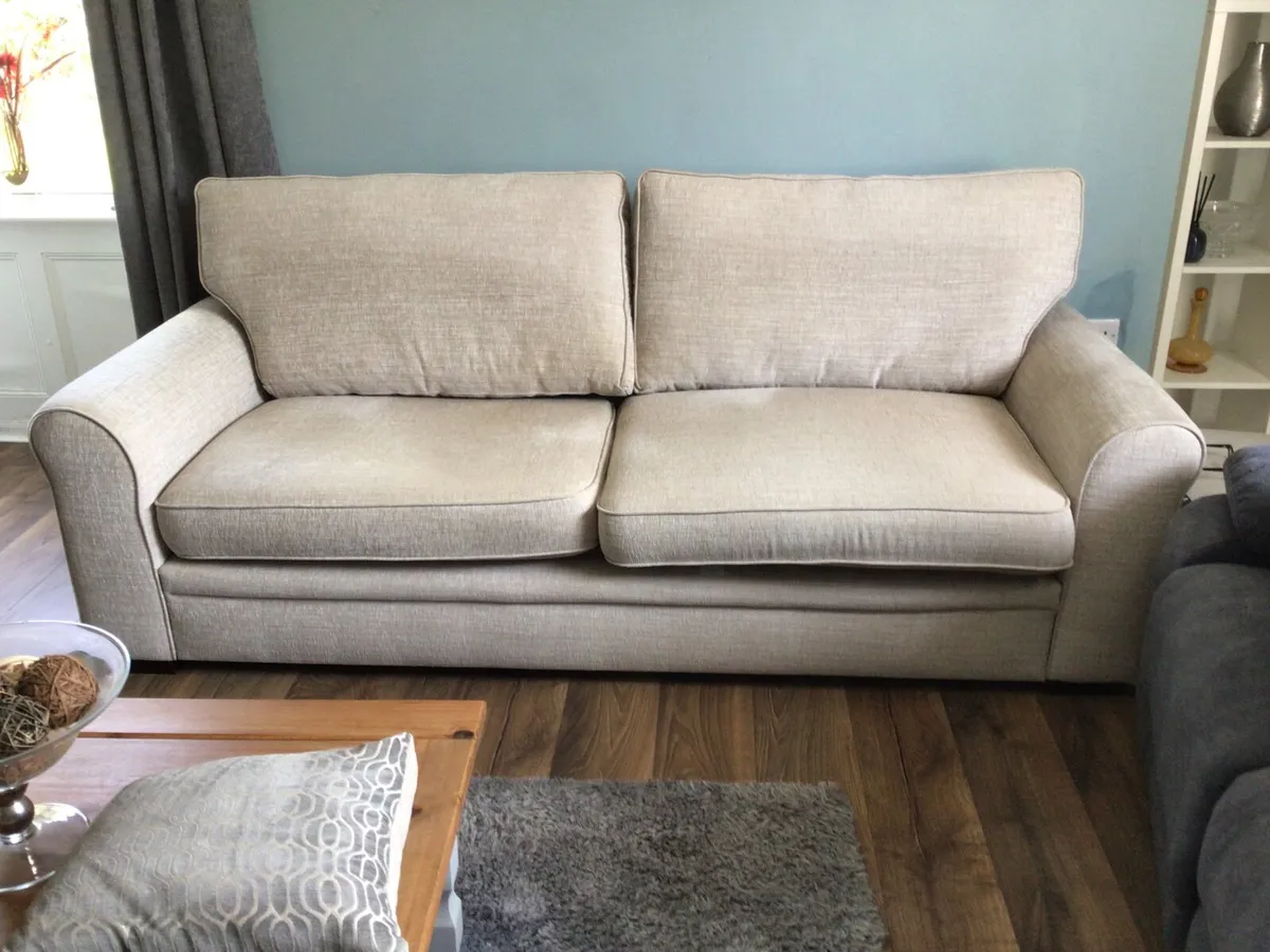 Couch and arm chair - Image 1