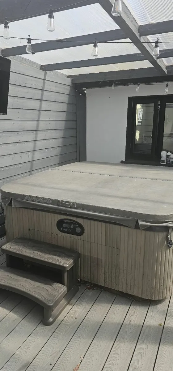 Hot Tub for sale - Image 1