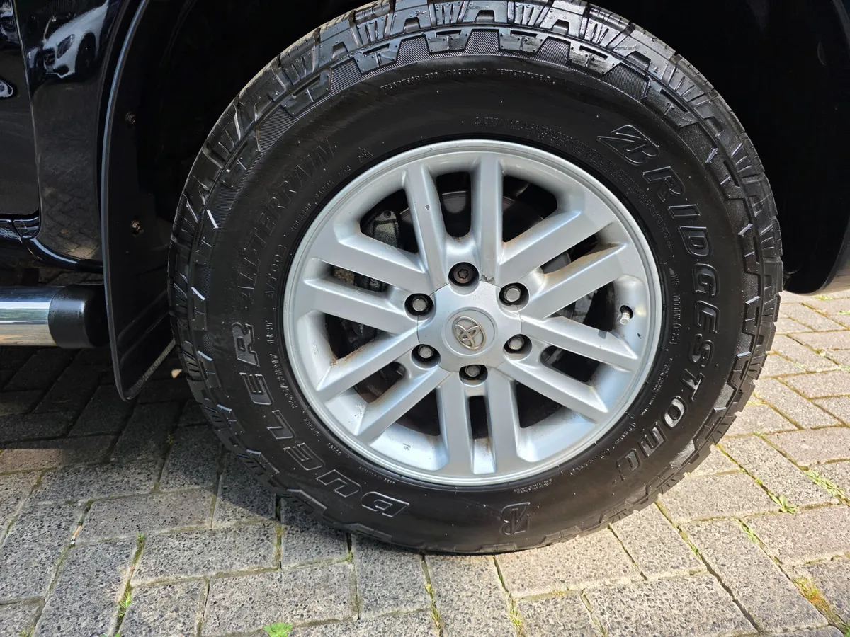 2016 TOYOTA HILUX 3.0 D4D INVINCIBLE AUTO. - Image 4
