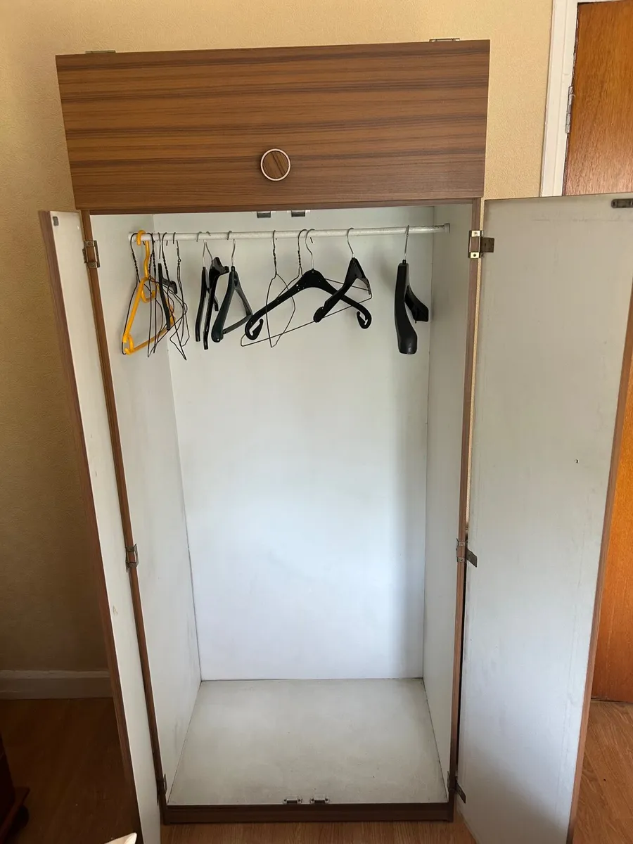Bedroom furniture - Image 2