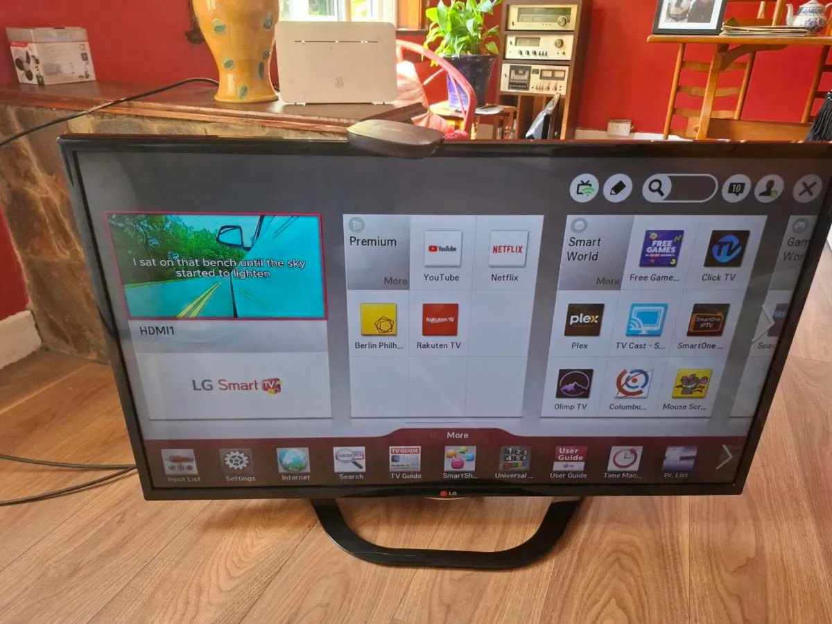 42 INCH SMART TV - Image 1