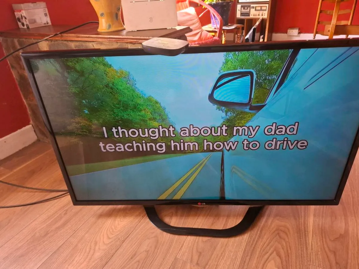 42 INCH SMART TV - Image 3