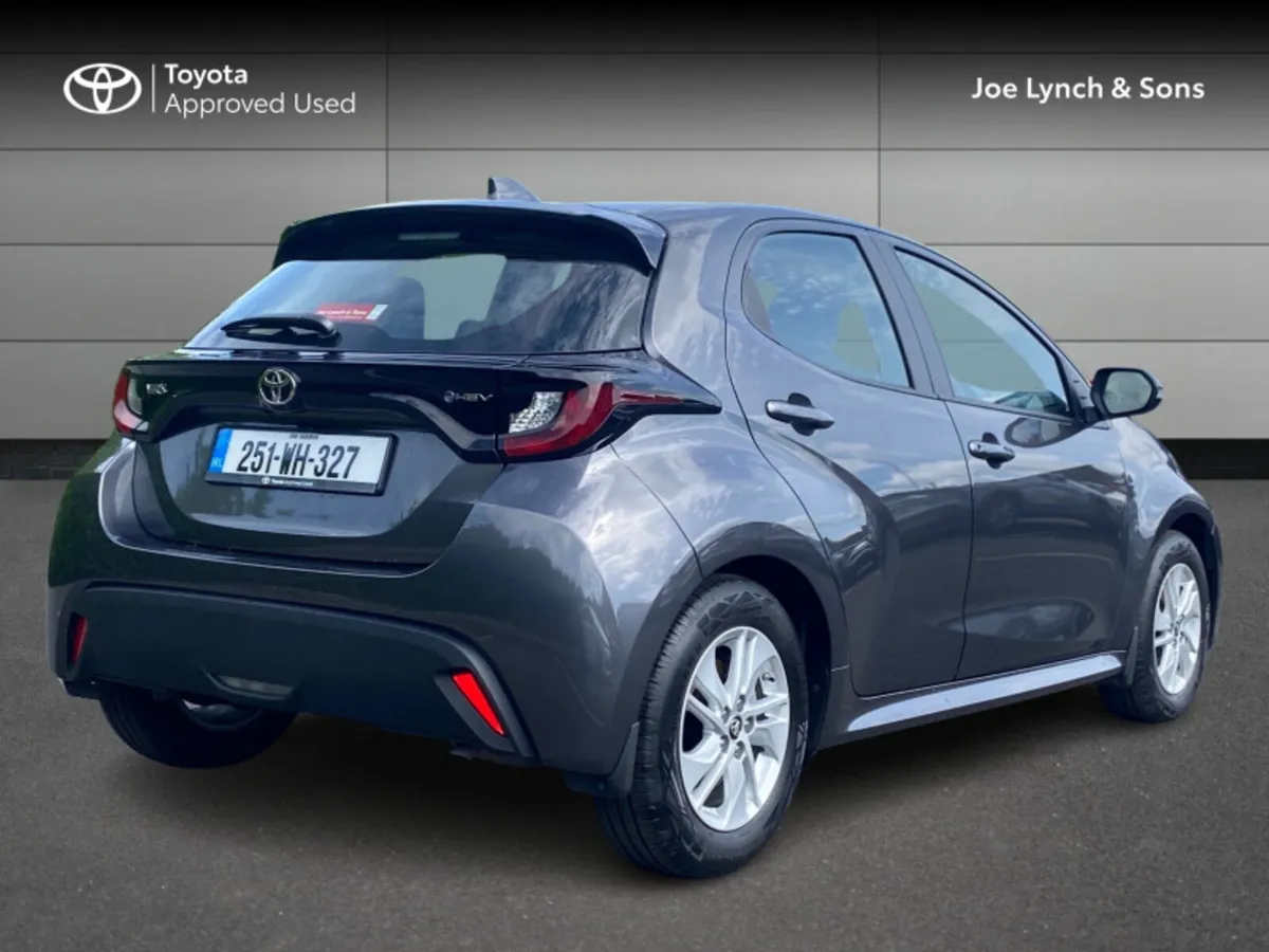 Toyota Yaris Yaris Hybrid 115 Luna - Image 2