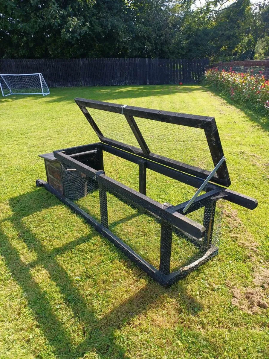 Rabbit hutch - Image 1