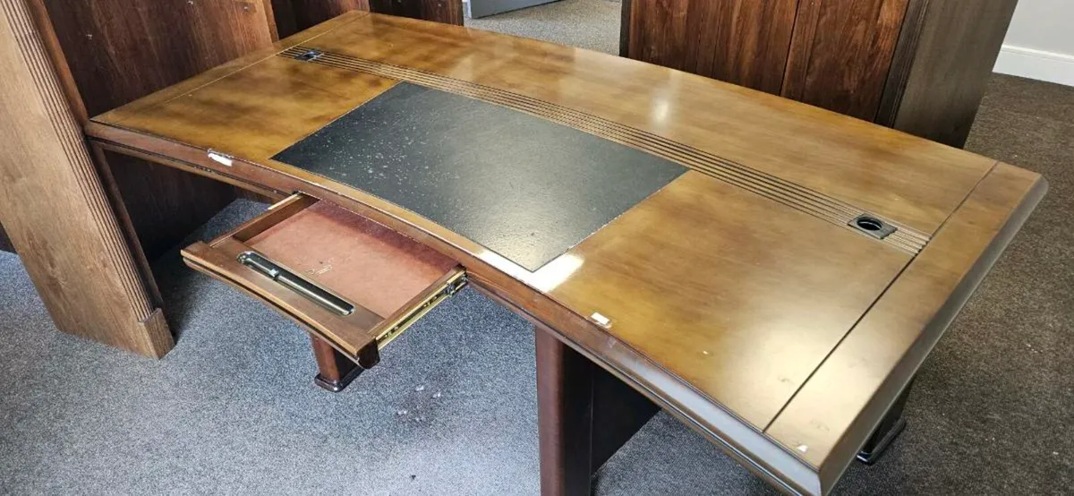Office desk - Image 1