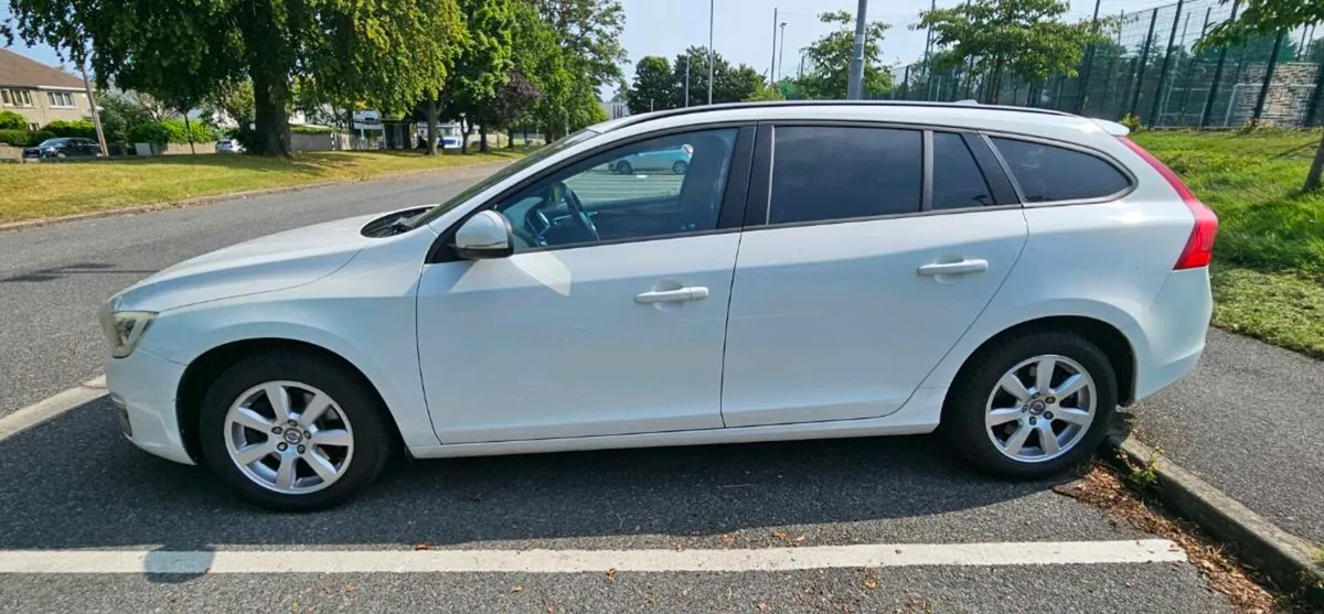 2014 Volvo V60 Business Edition - Image 4