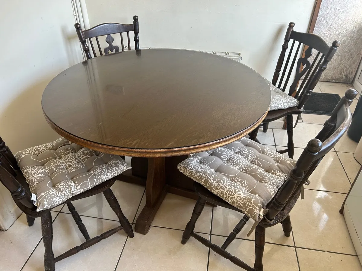 Kitchen table and chairs - Image 2