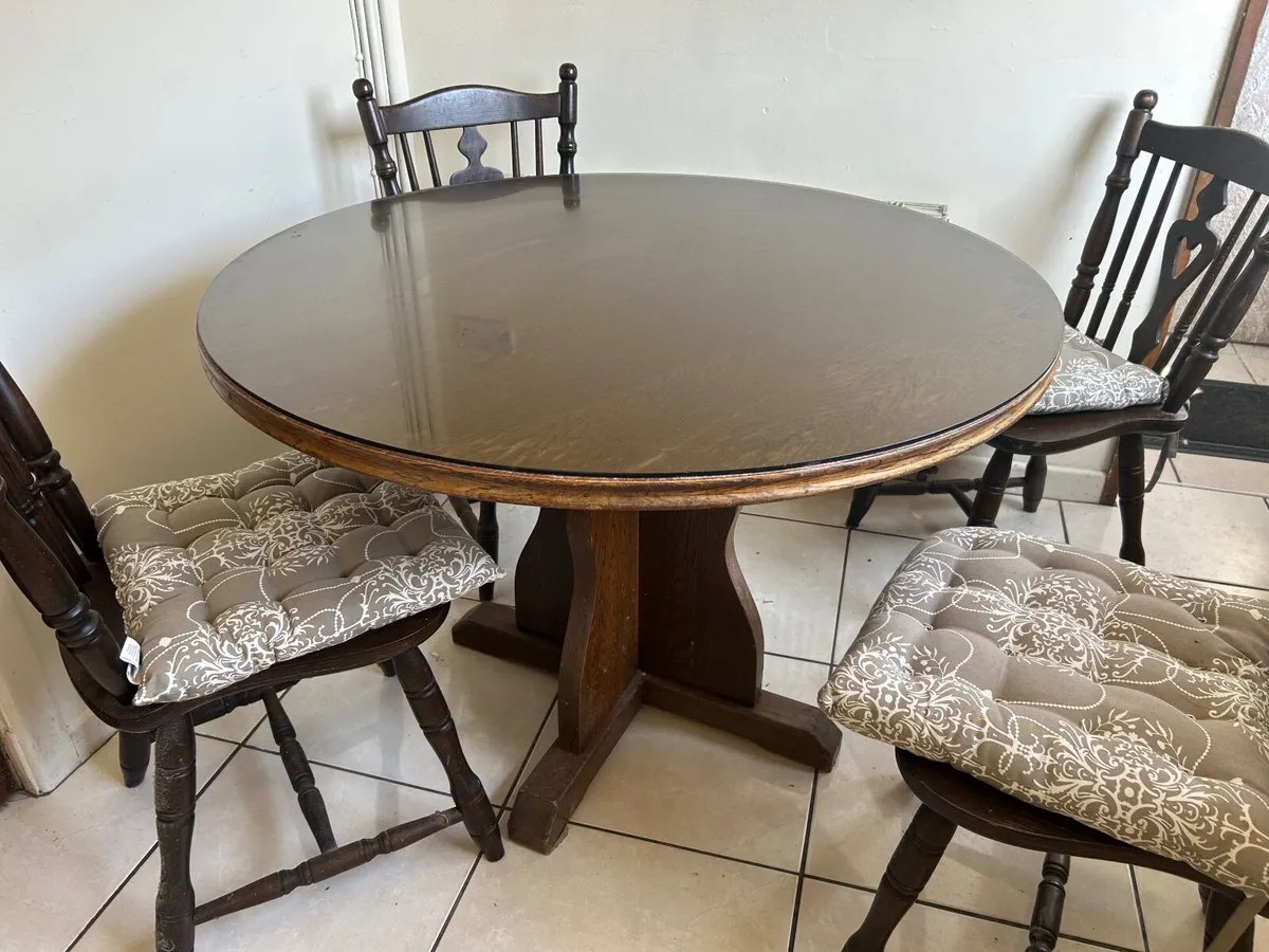 Kitchen table and chairs - Image 3