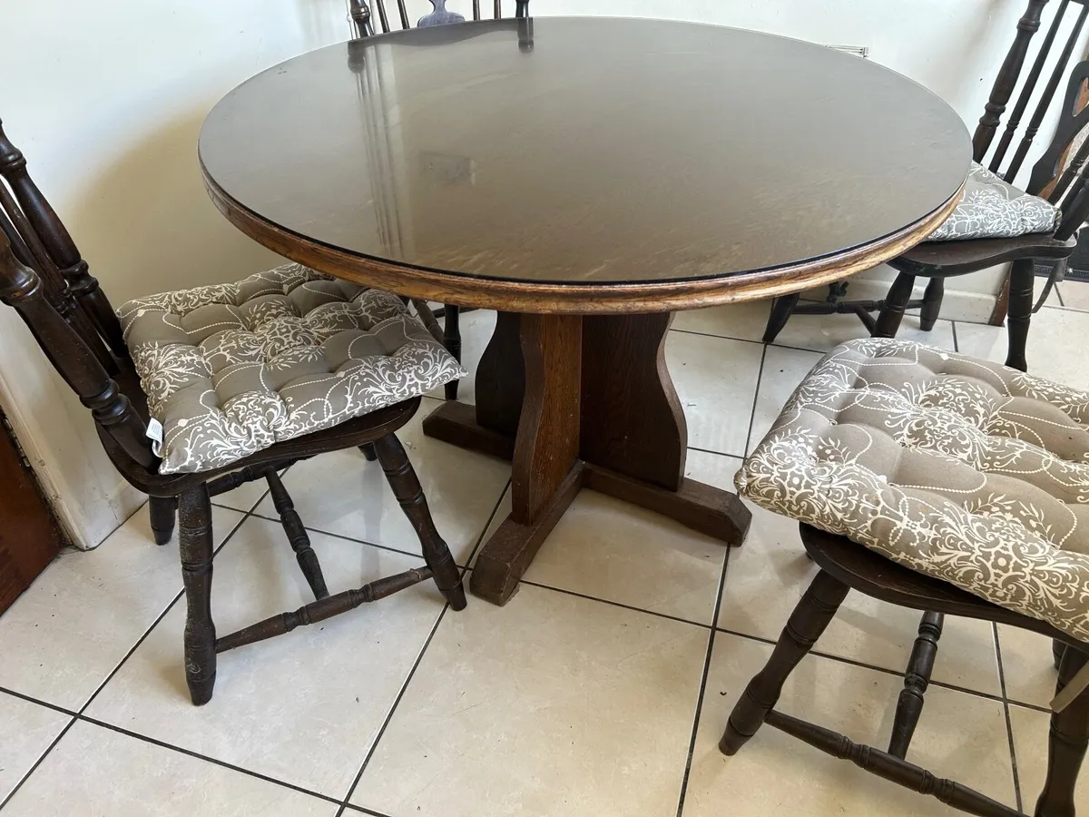 Kitchen table and chairs - Image 4