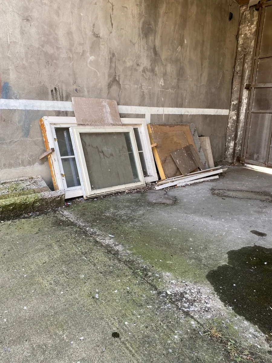 Architectural salvage - Image 3