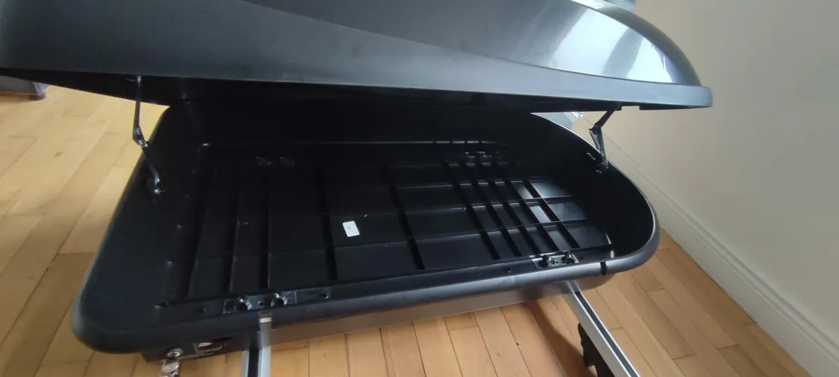 Roof Box 320l with rail roof rack Like new - Image 4