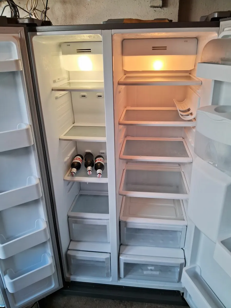SAMSUNG AMERICAN FRIDGE AND FREEZER - Image 2