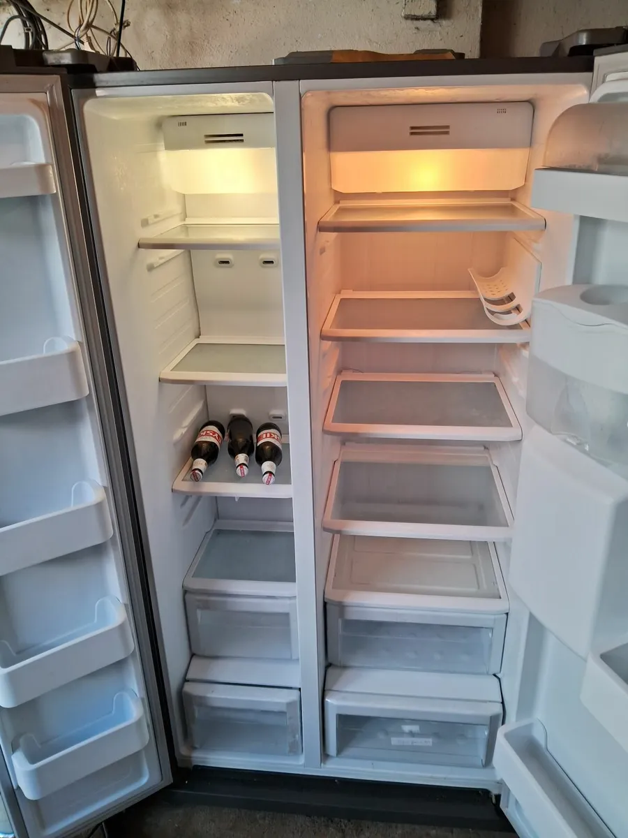 SAMSUNG AMERICAN FRIDGE AND FREEZER - Image 3