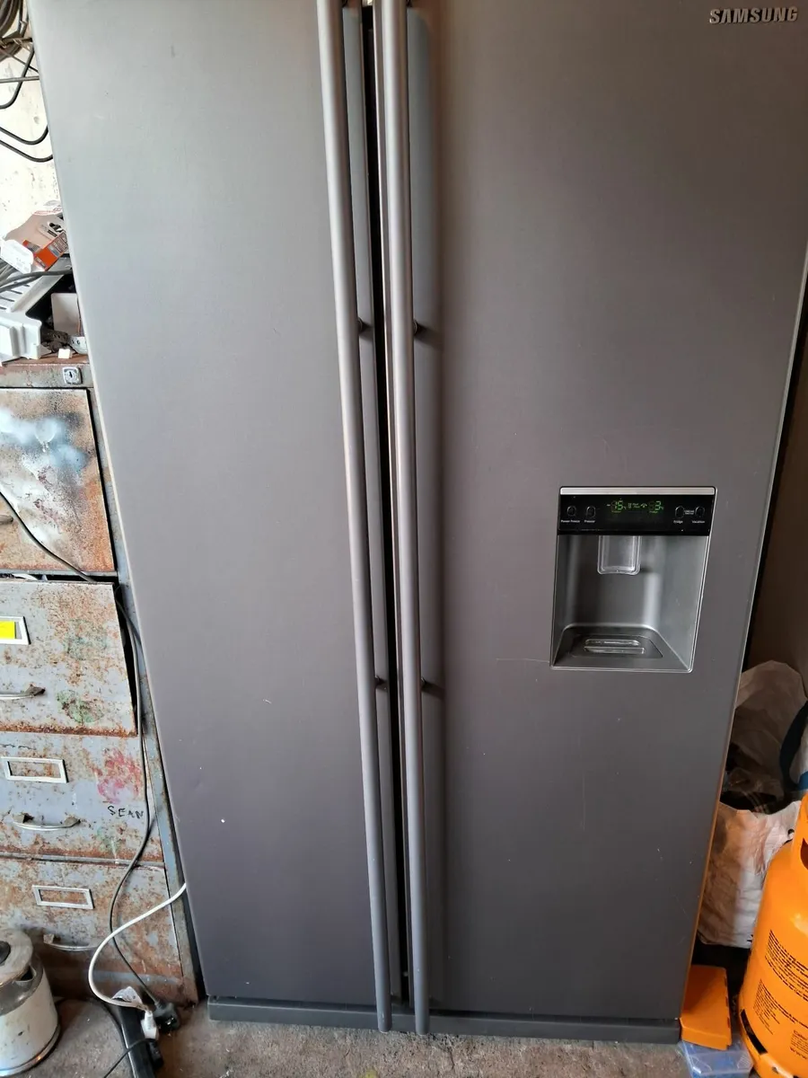 SAMSUNG AMERICAN FRIDGE AND FREEZER - Image 4