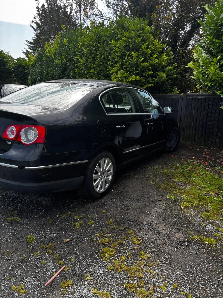 Volkswagen Passat 2006 - Image 2